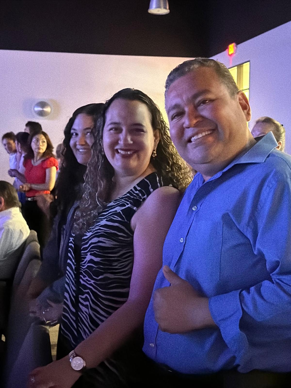 Comunidad de Iglesia Vida Plena reunida al aire libre